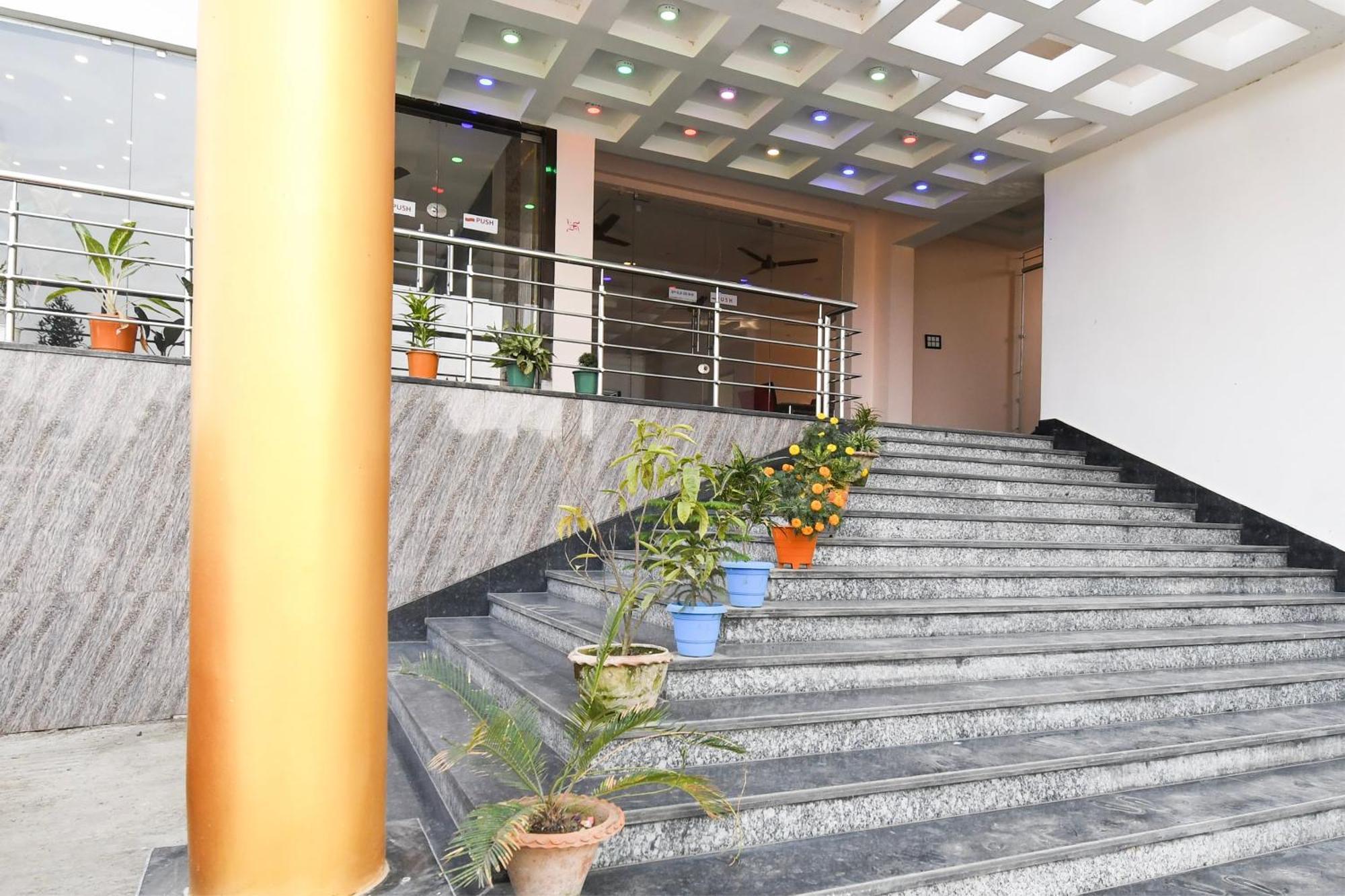 Hotel O Nilmadhab International Tarapith Exteriör bild